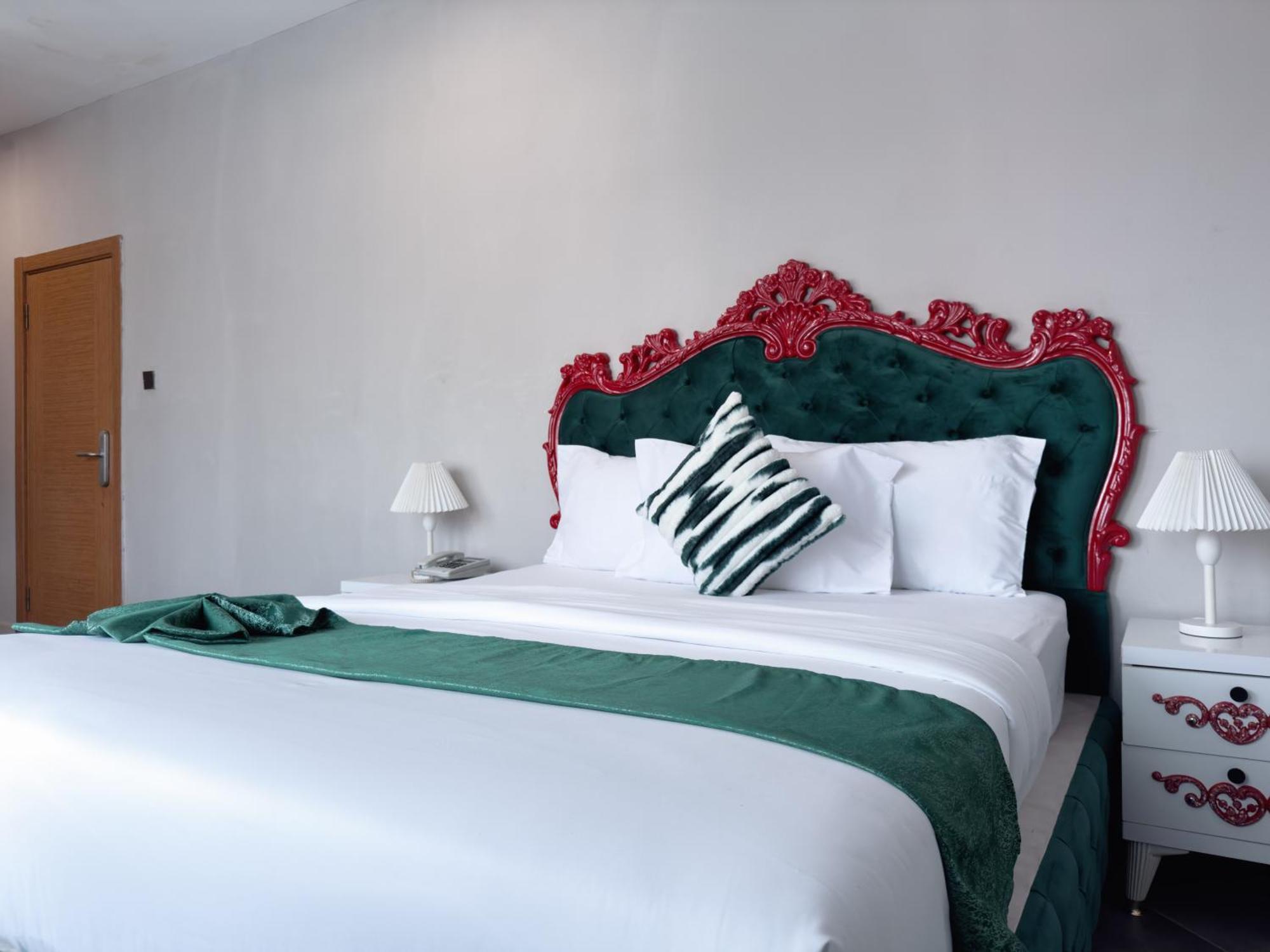 Euro Homes Hotel Accra Buitenkant foto