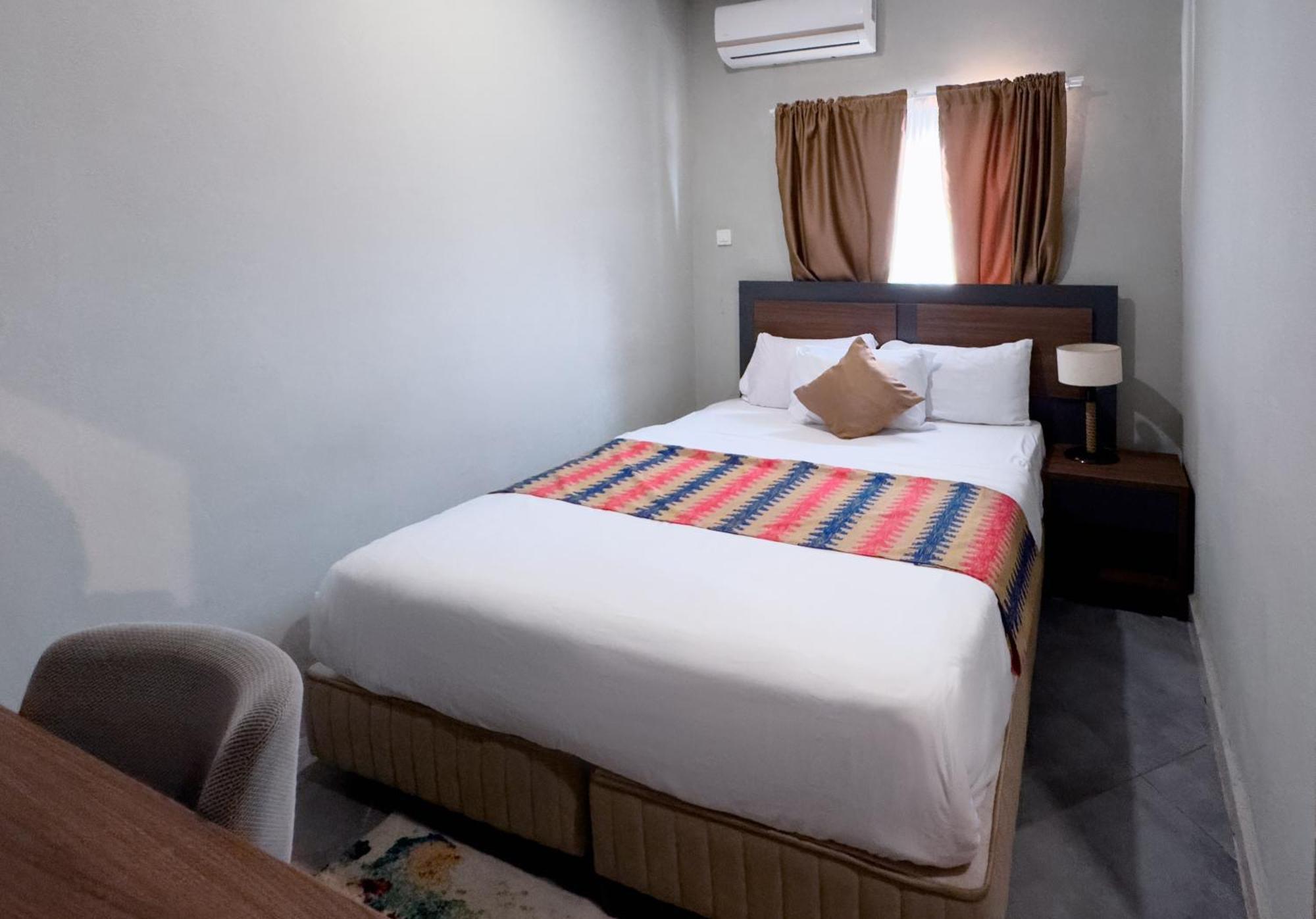 Euro Homes Hotel Accra Buitenkant foto