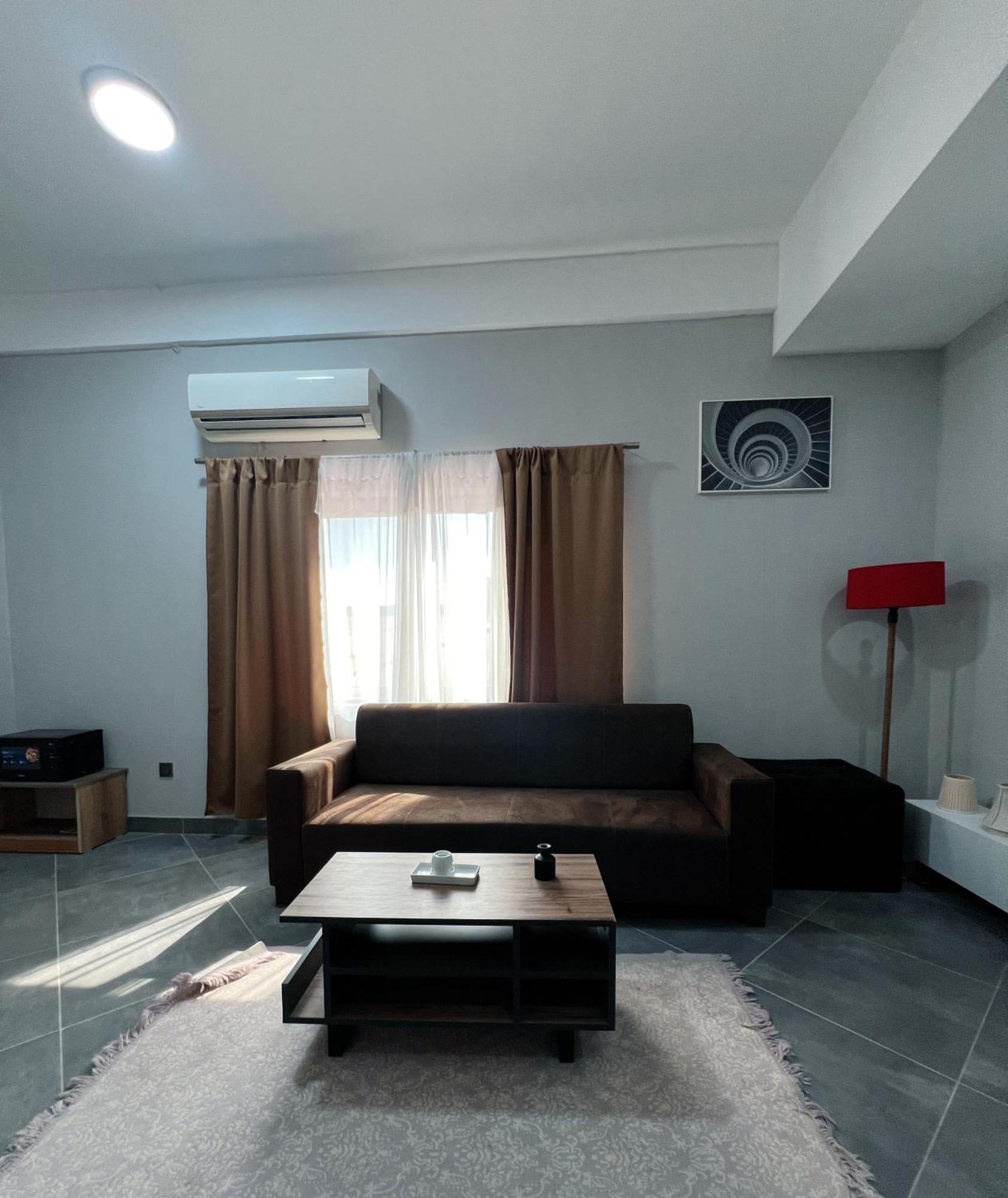 Euro Homes Hotel Accra Buitenkant foto