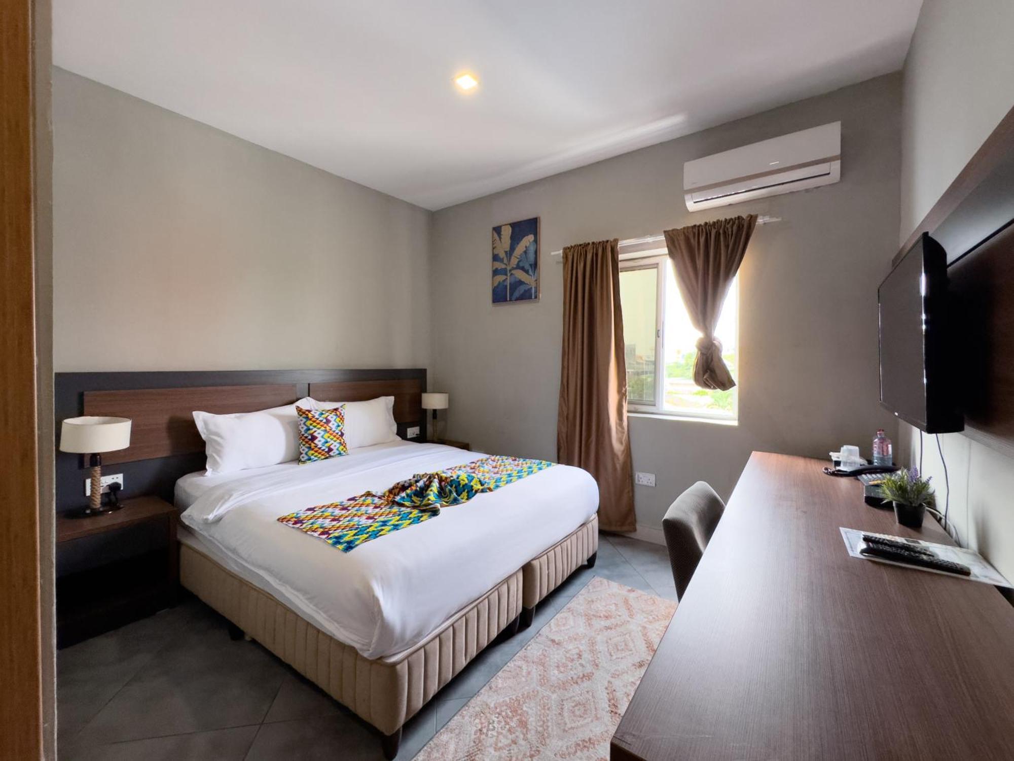 Euro Homes Hotel Accra Buitenkant foto
