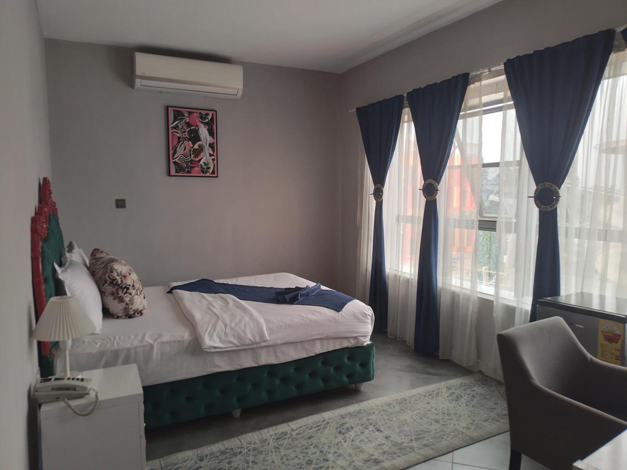 Euro Homes Hotel Accra Buitenkant foto