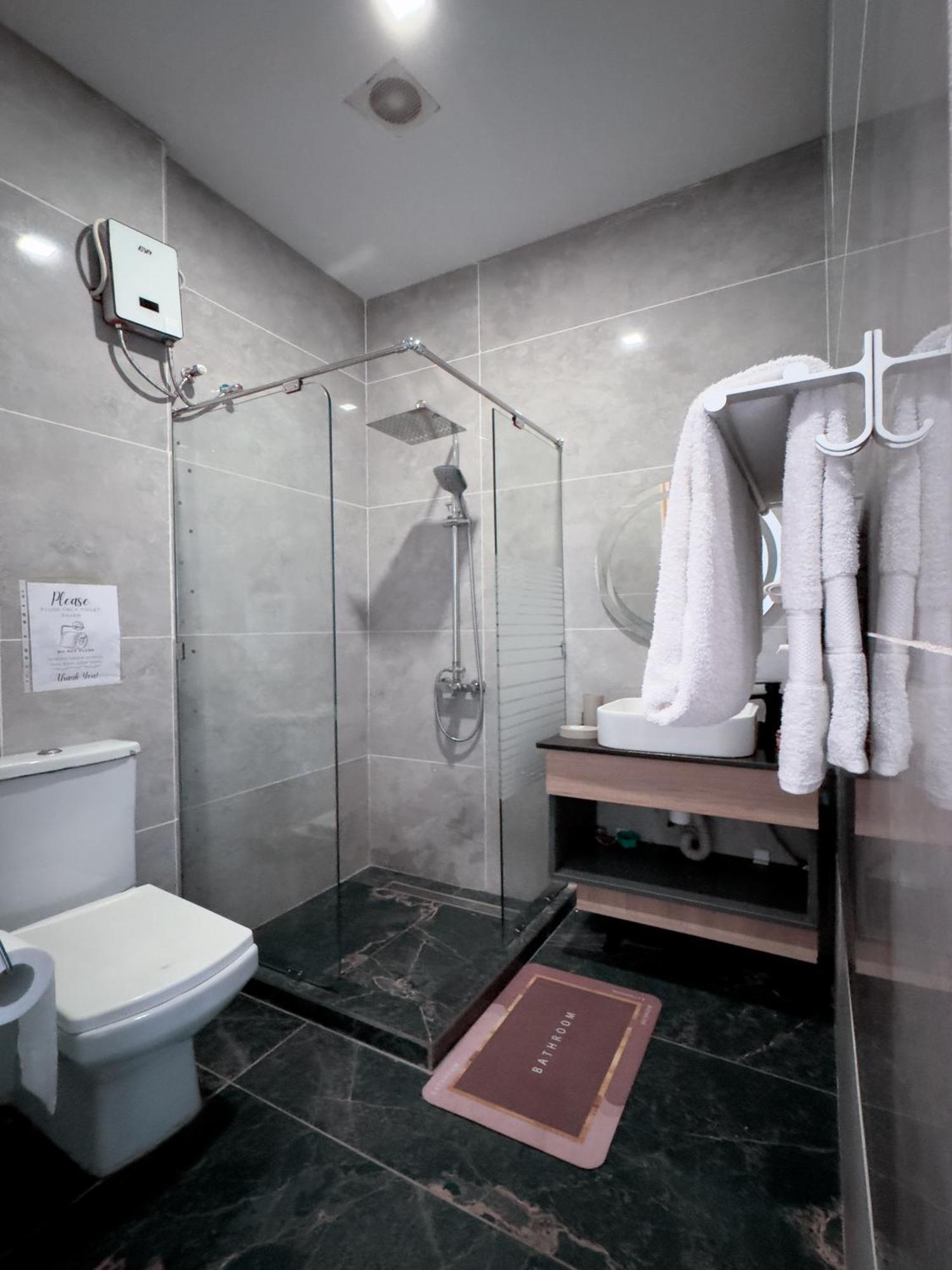 Euro Homes Hotel Accra Buitenkant foto
