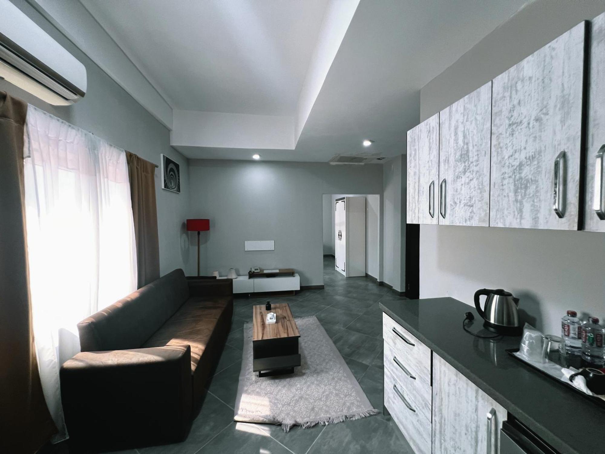 Euro Homes Hotel Accra Buitenkant foto