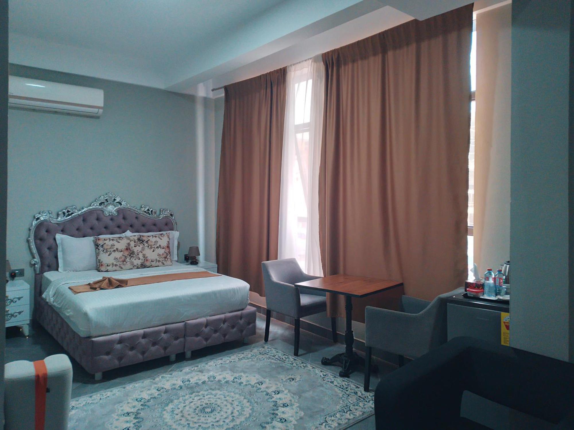 Euro Homes Hotel Accra Buitenkant foto